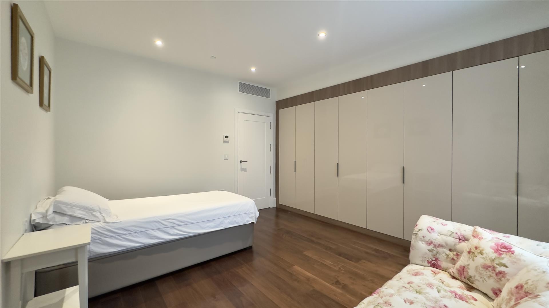 Image of Apartment - 3 Bedrooms - 2 Bathrooms for Sale in Midtown-Gibraltar, Image 12